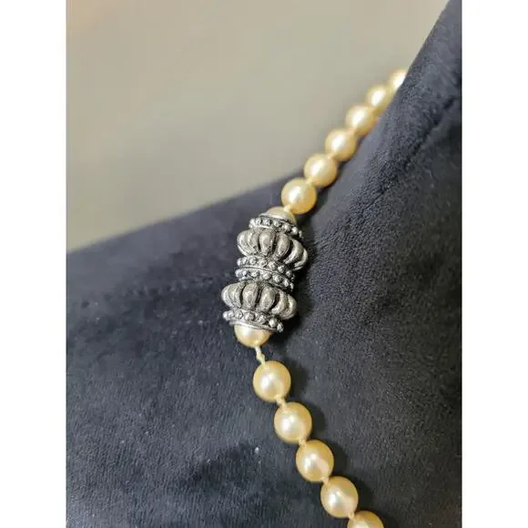 Women's Cream Pearl Beaded Necklace With Antique Silver Crown Shaped Lock - Picture 6 of 6